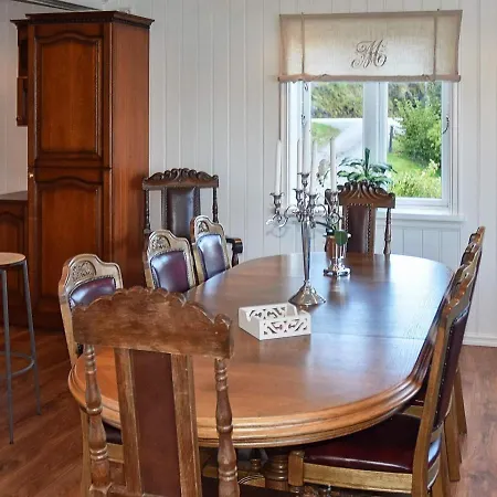 Holiday home Eliasgarden Folkestad (More og Romsdal)