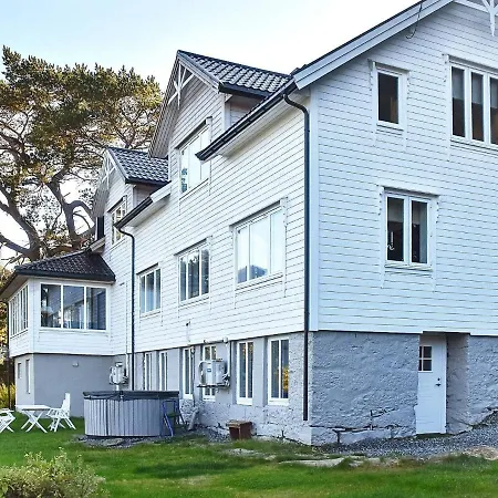 10 Person In Feriehus Folkestad (More og Romsdal)